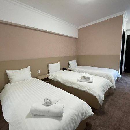 Hotel Rivoli Bukarest Exteriör bild